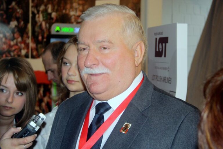 lech_walesa_itb_2011_-_kopia