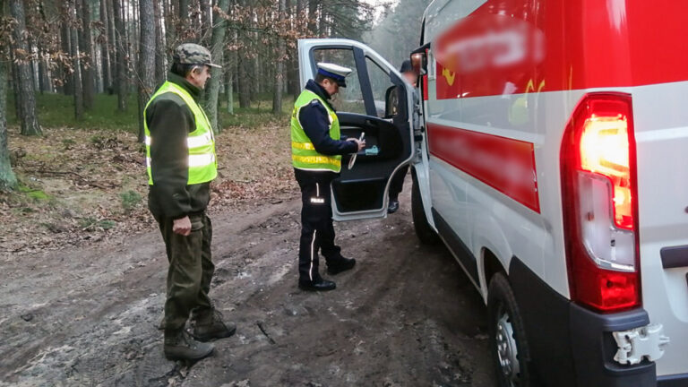 policja-kontroluje-choinki-1