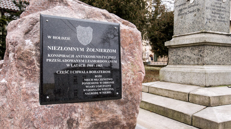 zolnierze-tablica