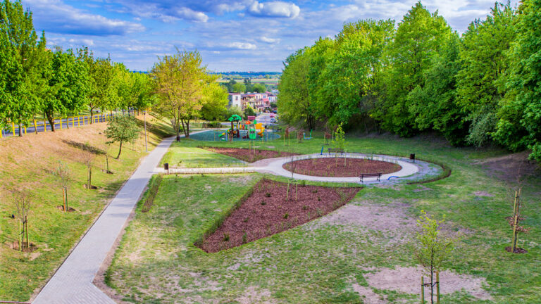 2-skwer-przy-rozanej-um