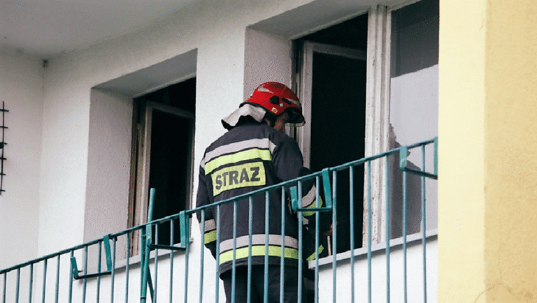 strazak_balkon