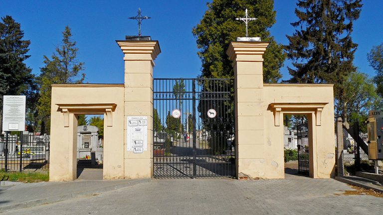 brama-cmentarna
