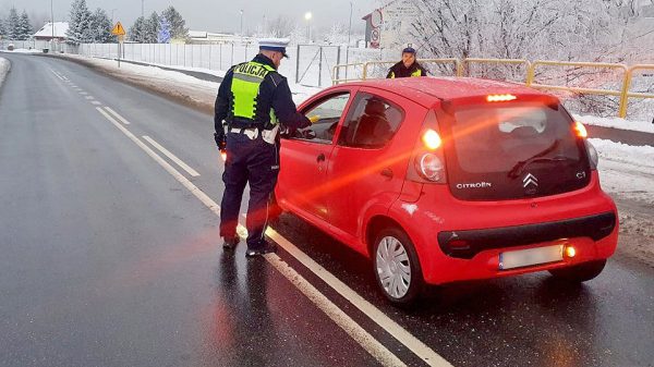 policja-kontrola-pijani-kierowcy-alkomat-kpp-swiecie