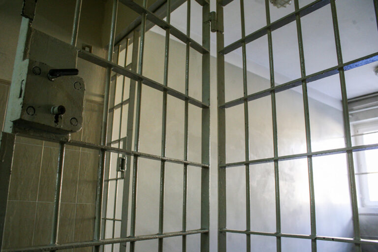 kraty_wiezienie_areszt