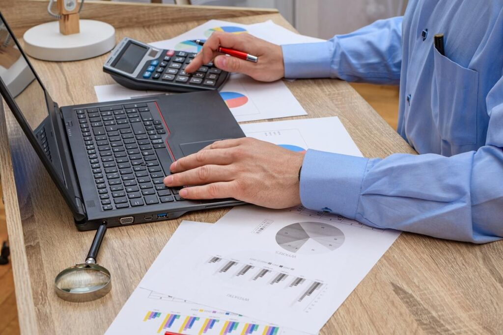 Wystawianie faktur VAT, faktur korygujących i zaliczkowych w nowym systemie e-faktur KSeF.